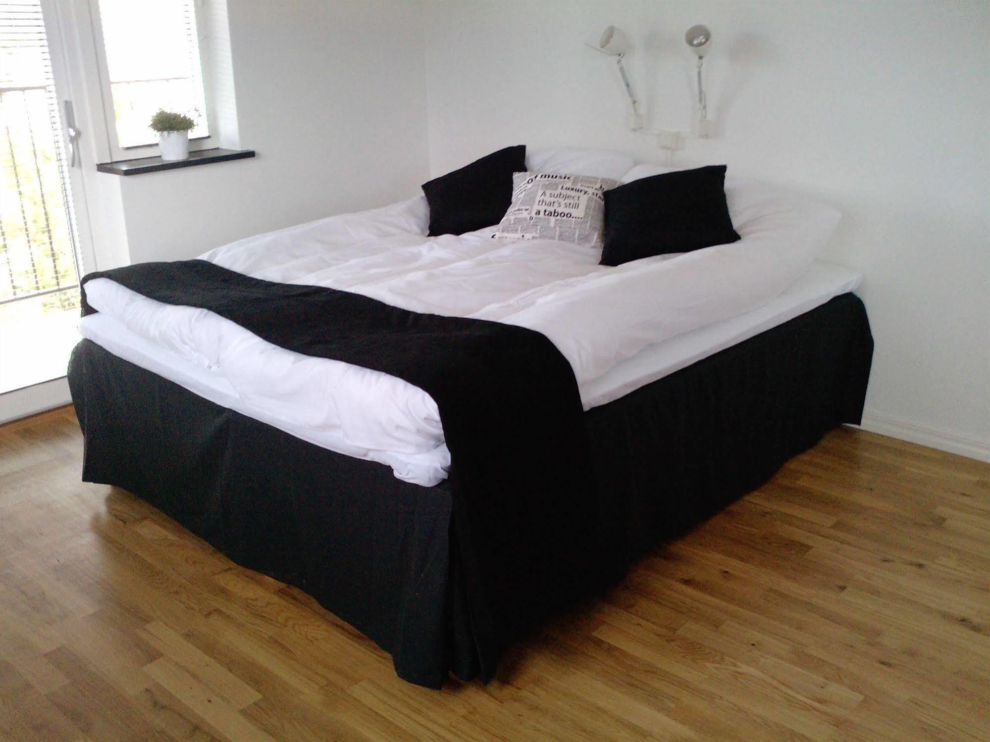 Our House Bed & Breakfast Ystad Luaran gambar